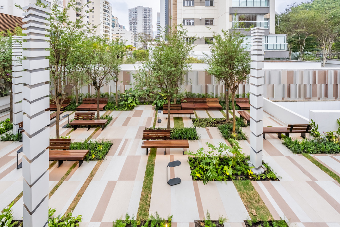 Sede Multinacional - Terraço com Jardim
